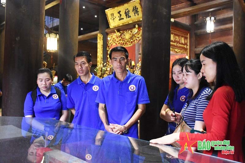 Hà Nội trong mắt bạn Lào